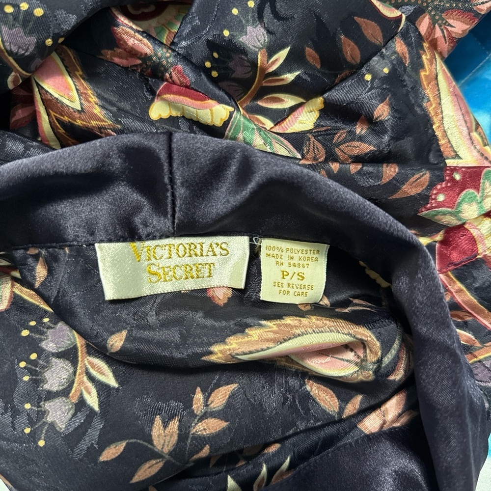Vintage Victoria secret navy blue floral robe. - Picture 4 of 4